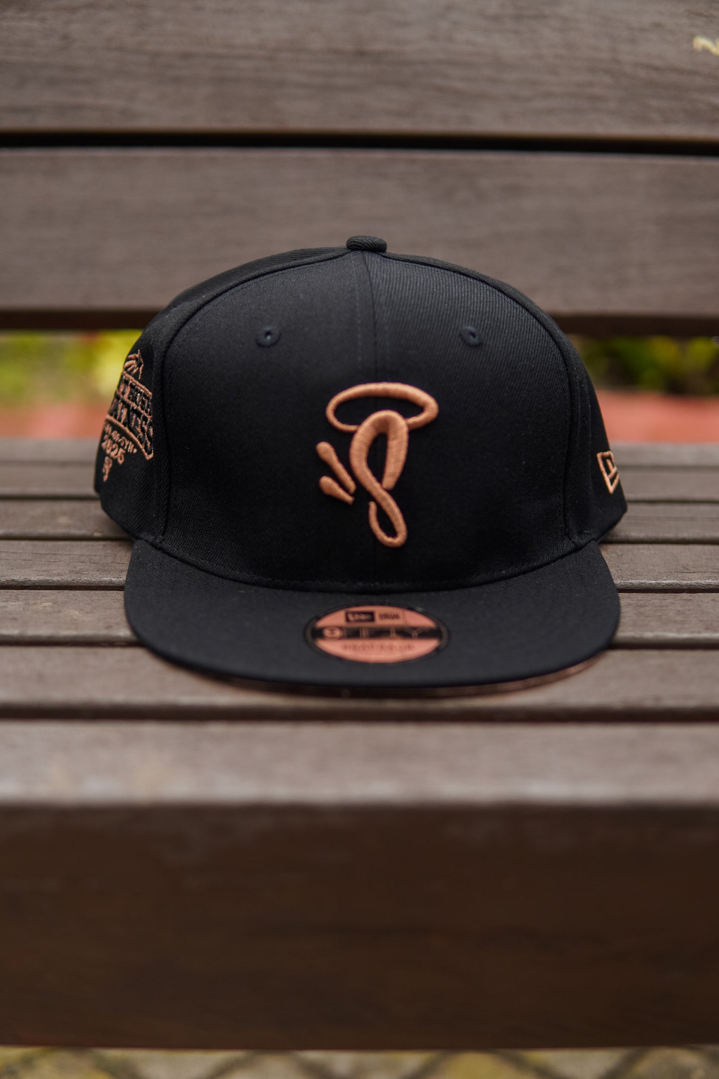 SYNA X NEW ERA 9FIFTY SNAPBACK CAP - BLACK/ROSE GOLD
