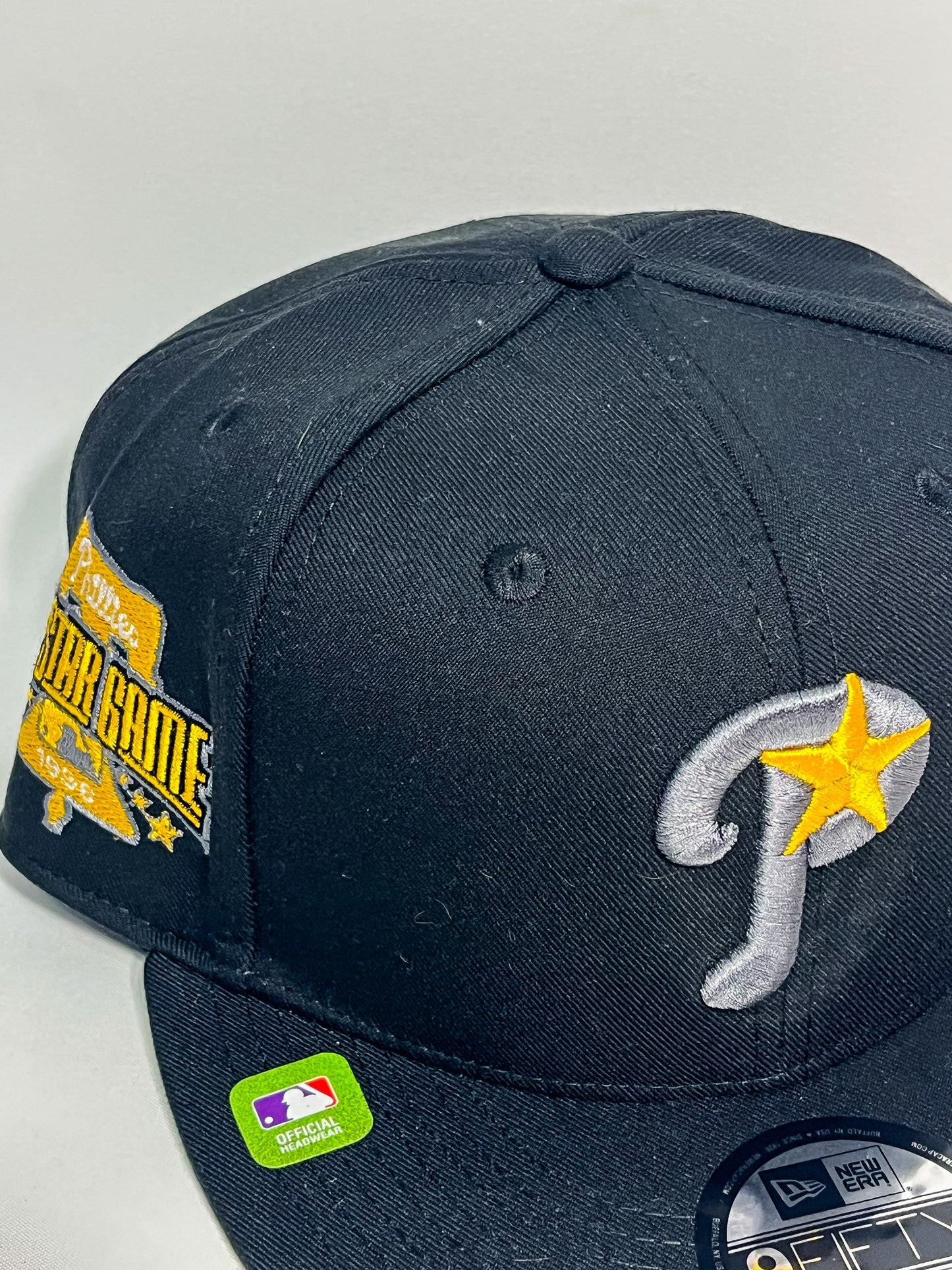 GORRA NEW ERA PHILADELPHIA PHILLIES NEGRA PARCHE LATERAL AJUSTABLE