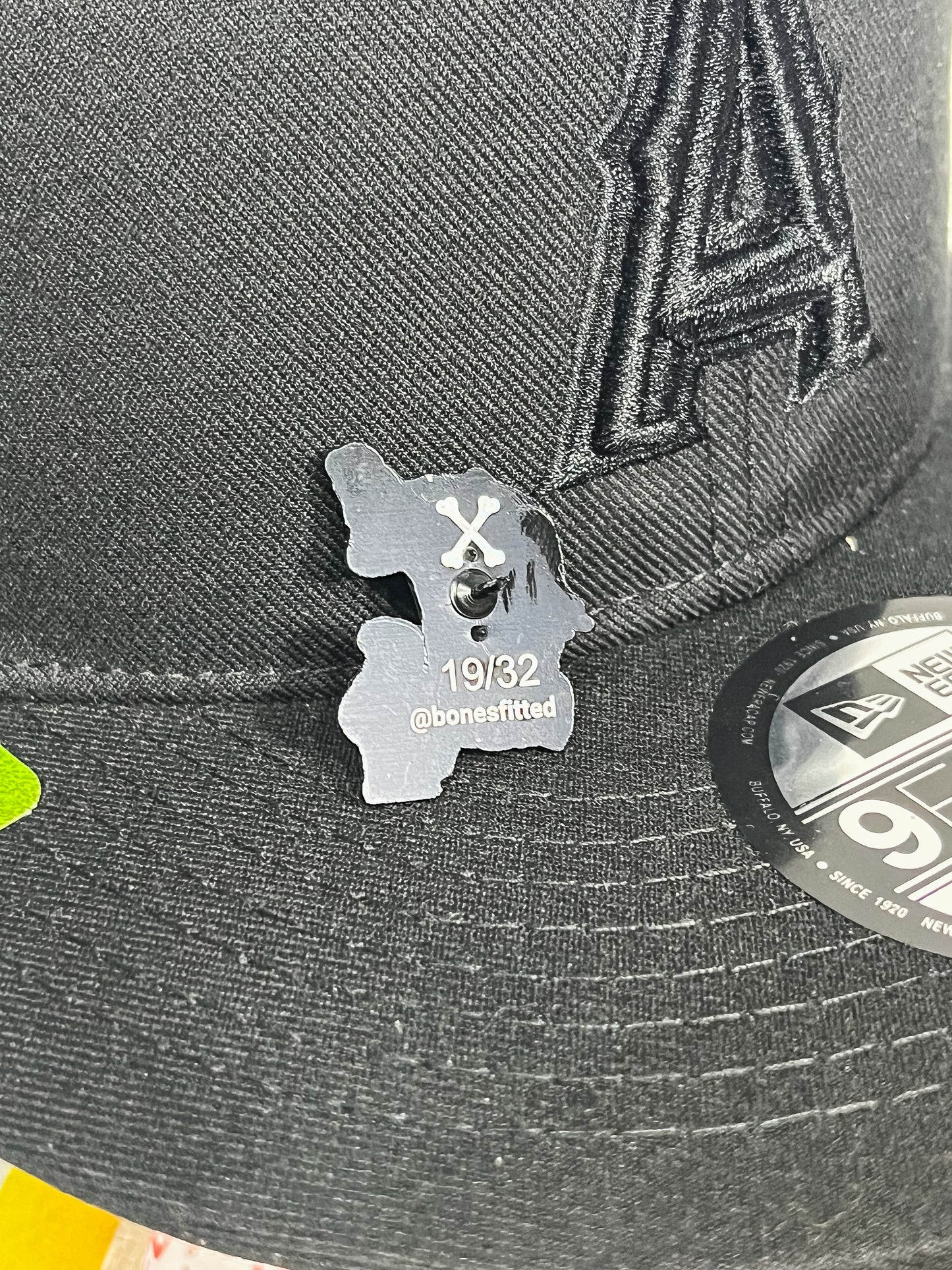 PIN RED BONES FITTED