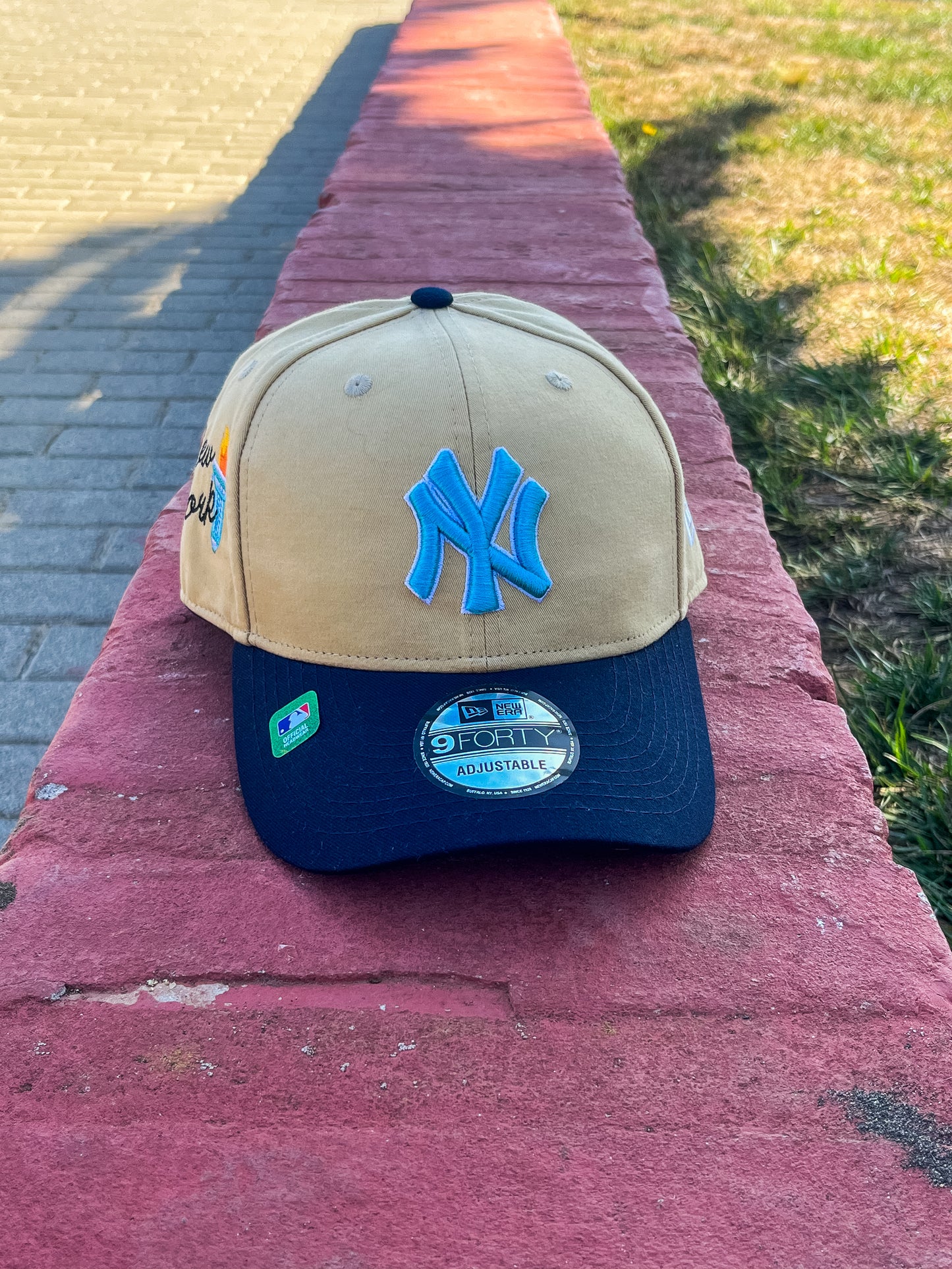 GORRA NEW ERA NEW YORK YANKEES BEIGE Y AZUL MARINO AJUSTABLE