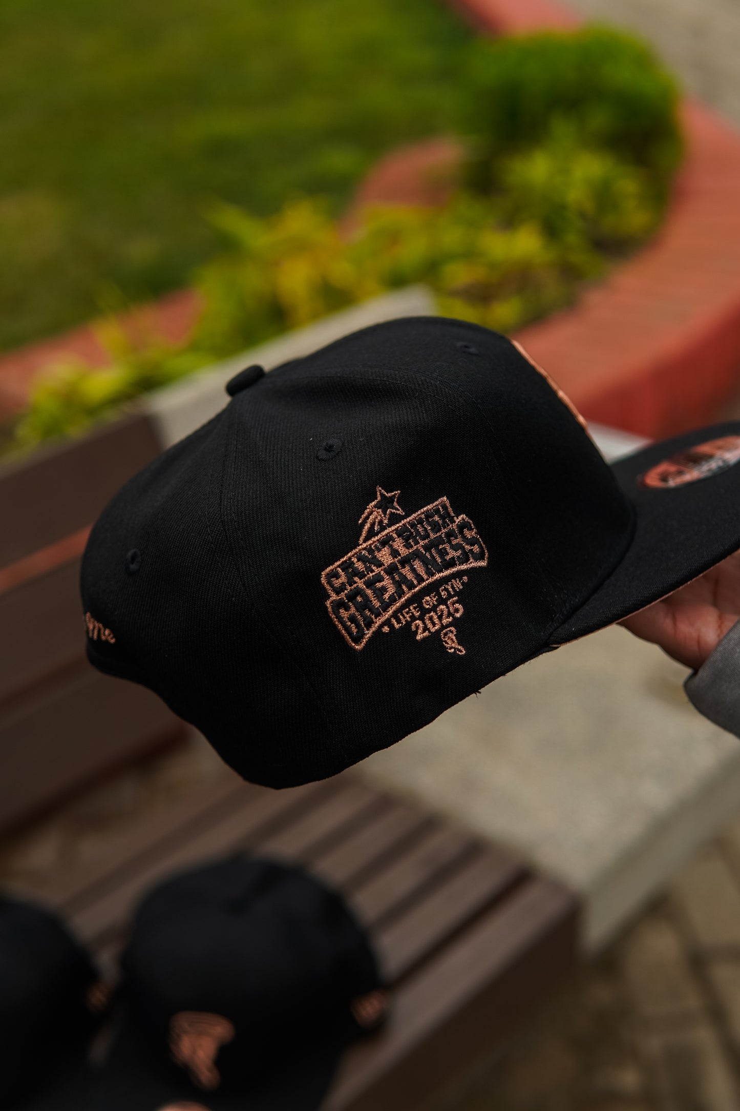 SYNA X NEW ERA 9FIFTY SNAPBACK CAP - BLACK/ROSE GOLD