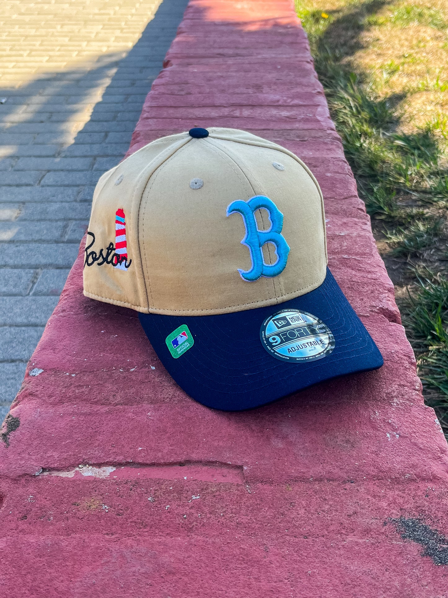 GORRA NEW ERA BOSTON BEIGE Y AZUL MARINO PARCHE LATERAL AJUSTABLE