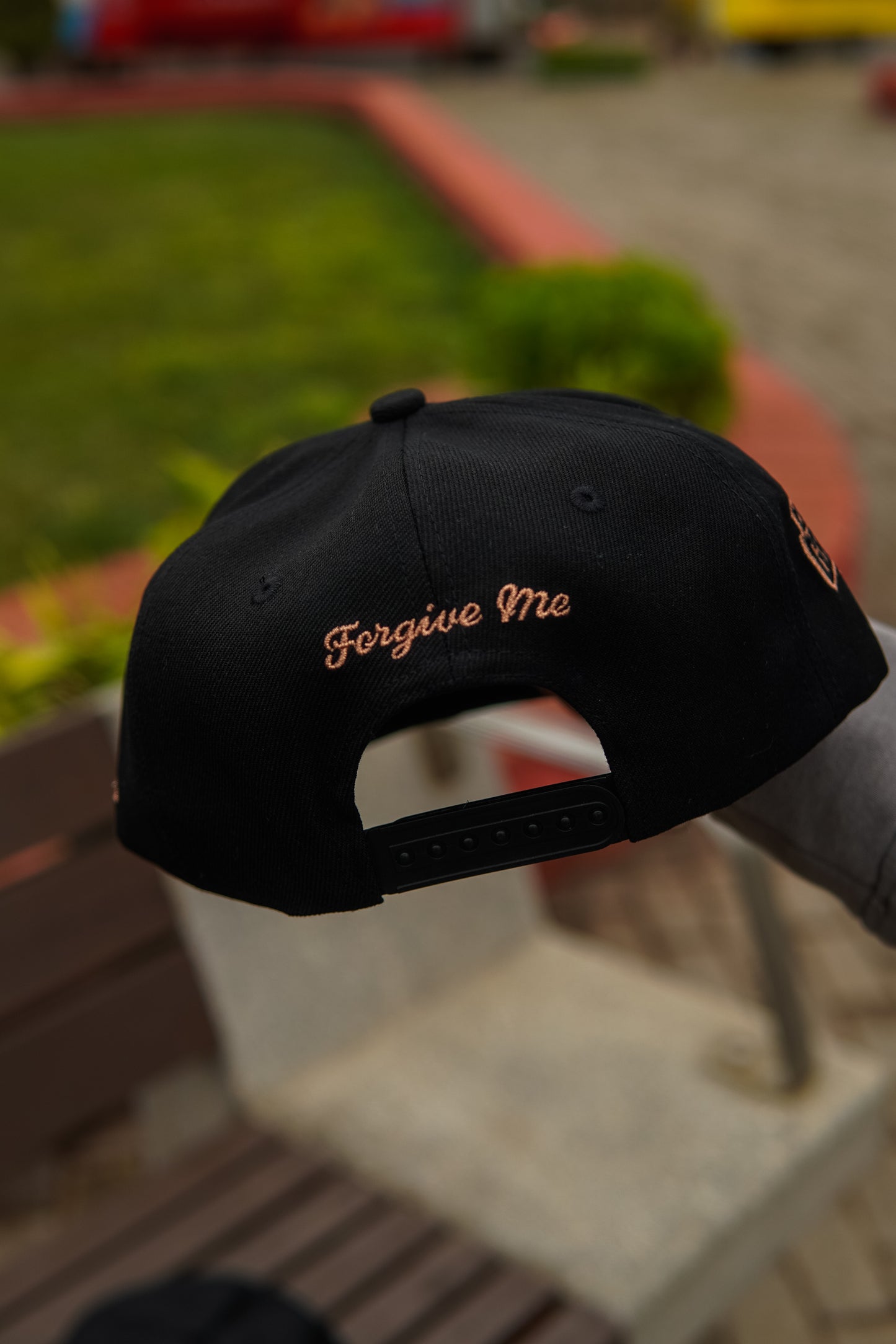 SYNA X NEW ERA 9FIFTY SNAPBACK CAP - BLACK/ROSE GOLD