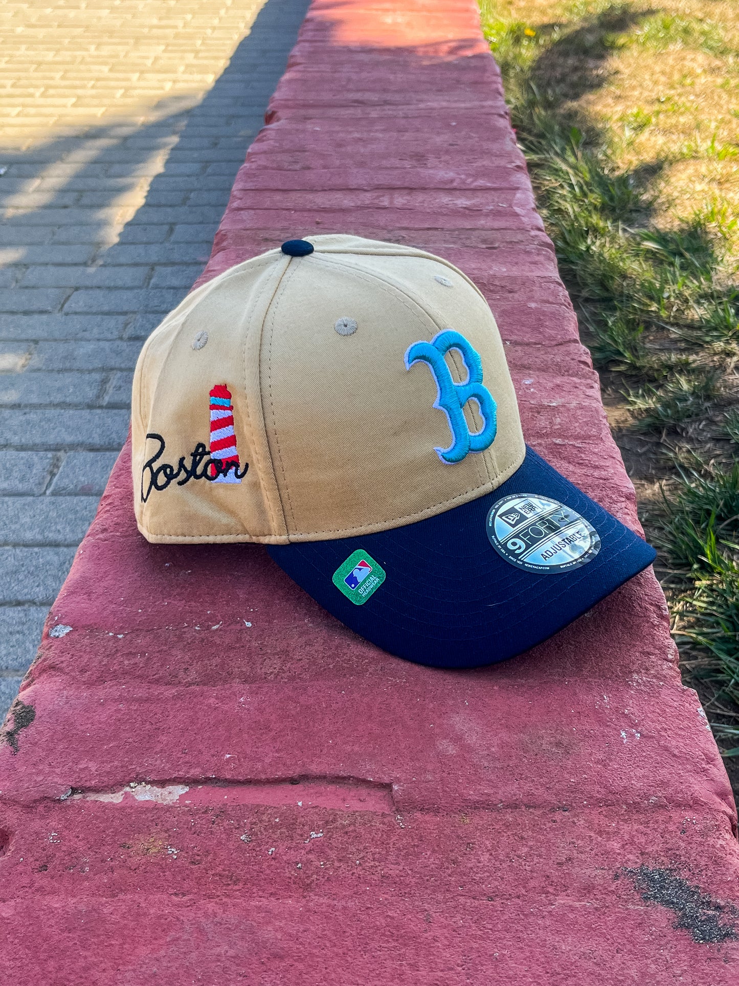GORRA NEW ERA BOSTON BEIGE Y AZUL MARINO PARCHE LATERAL AJUSTABLE