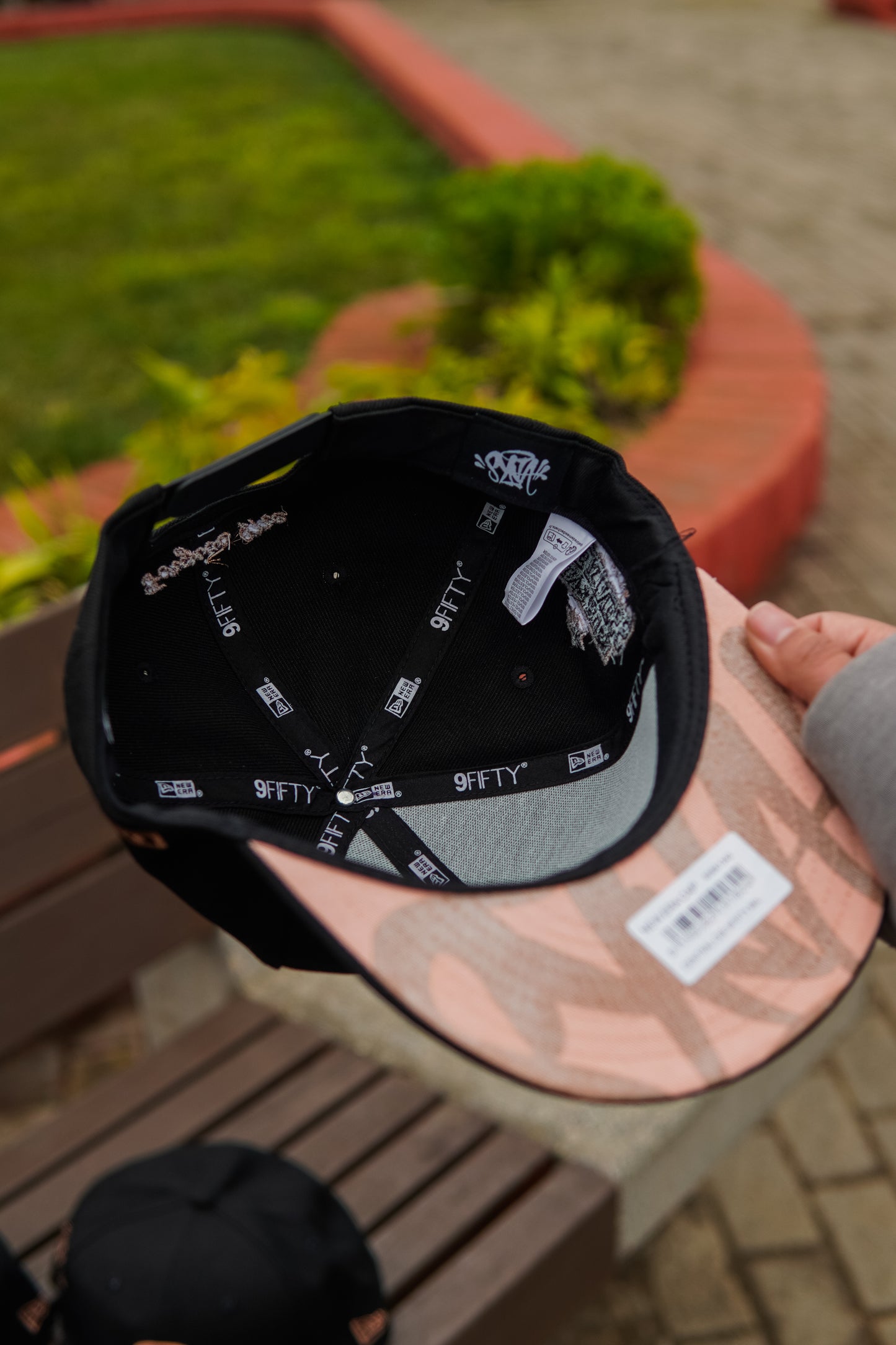 SYNA X NEW ERA 9FIFTY SNAPBACK CAP - BLACK/ROSE GOLD