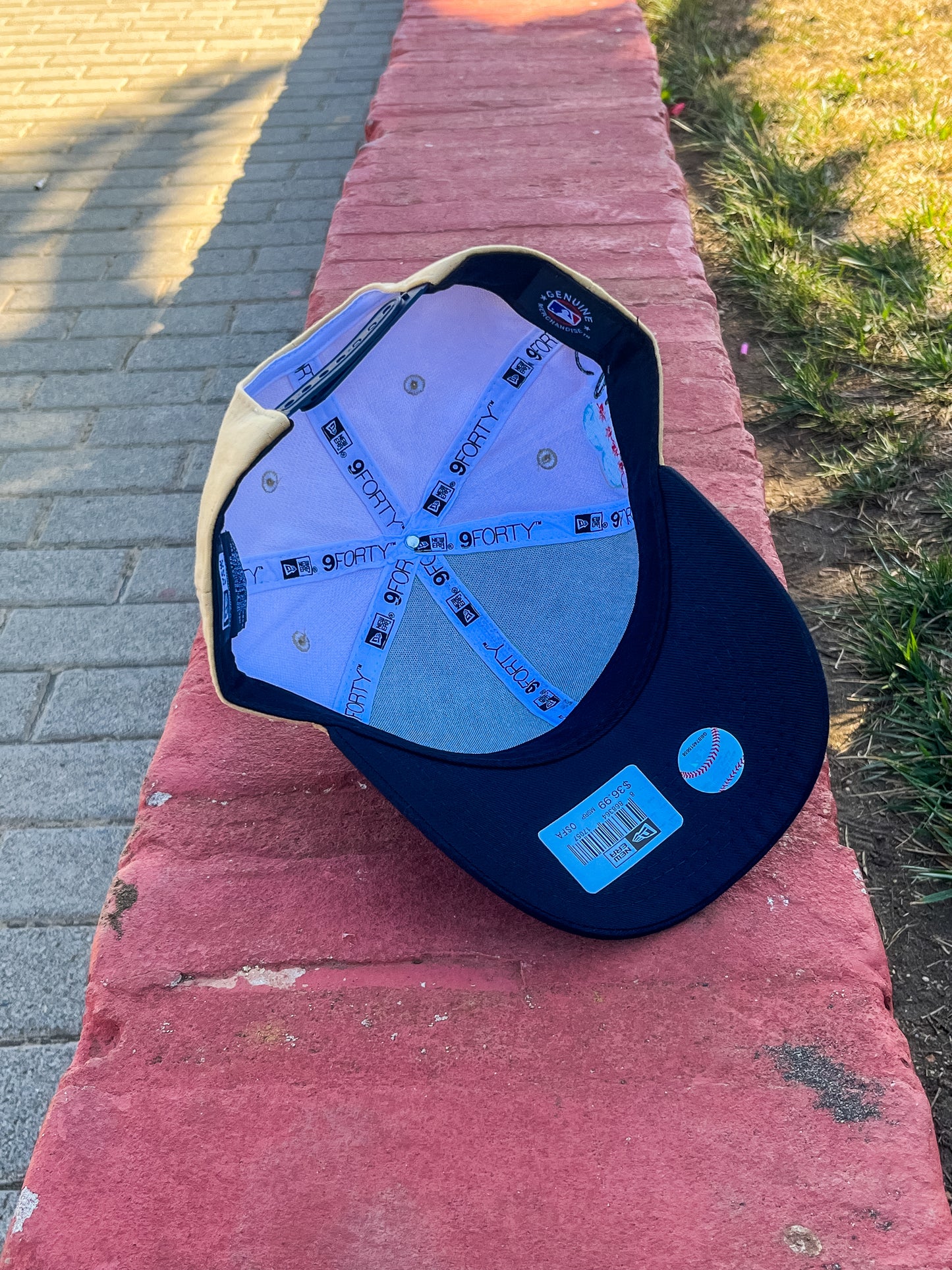 GORRA NEW ERA SOX BEIGE Y AZUL MARINO PARCHE LATERAL AJUSTABLE