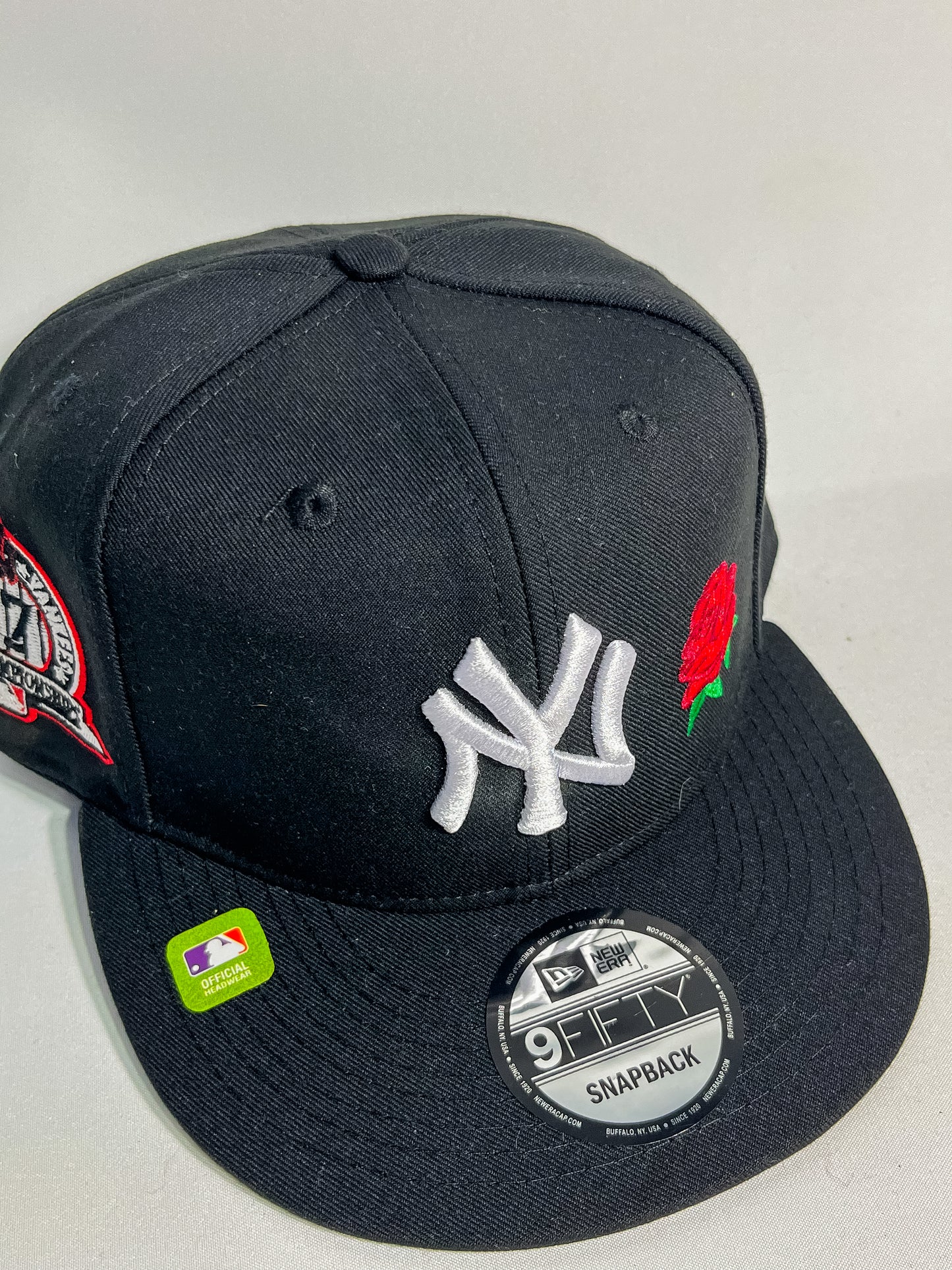GORRO NEW ERA NEW YORK YANKEES BLACK/ ROSA AL CONSTADO AJUSTABLE