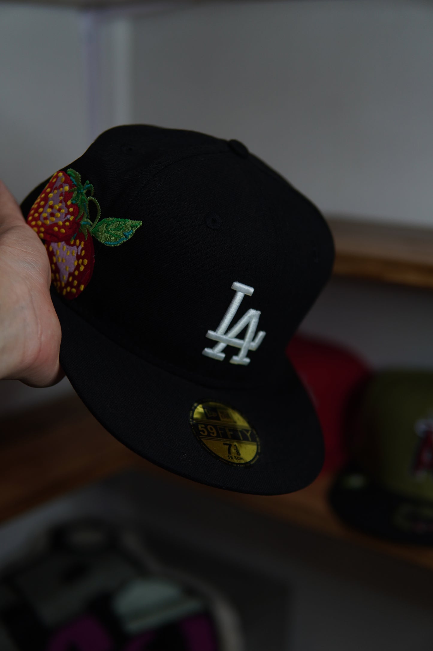 GORRA NEW ERA LOS ANGELES DODGERS BLACK PARCHE FRUTILLA 59 FIFTY
