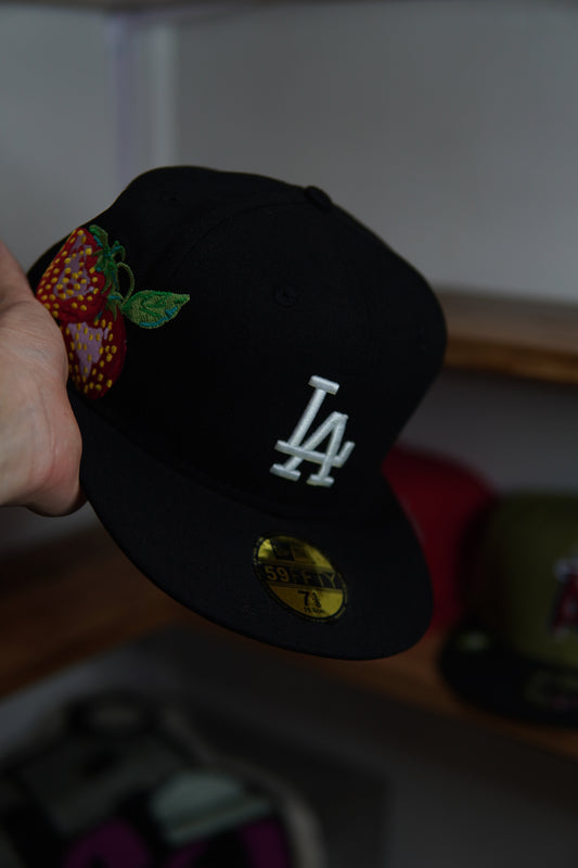 GORRA NEW ERA LOS ANGELES DODGERS BLACK PARCHE FRUTILLA 59 FIFTY
