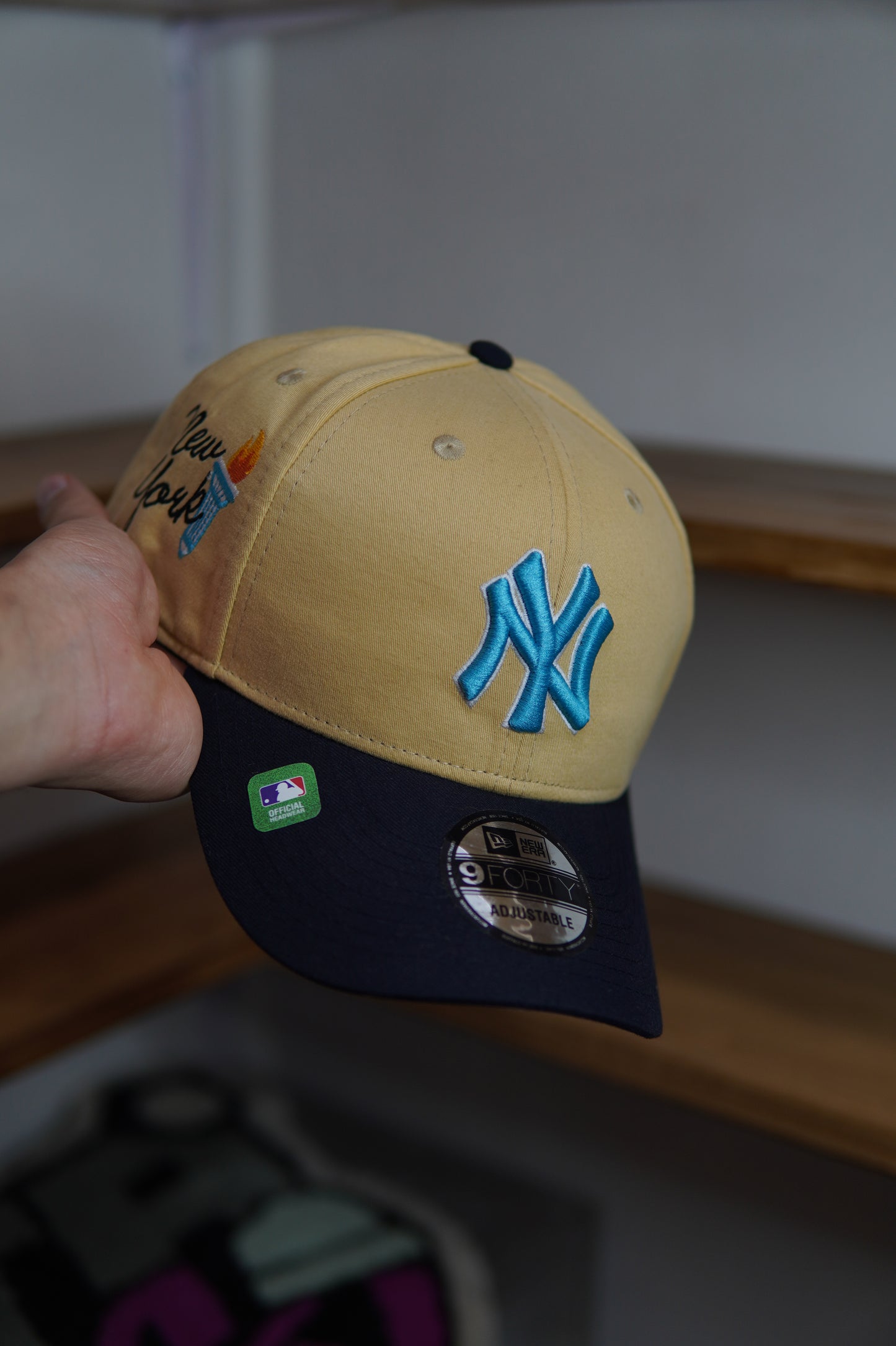 GORRA NEW ERA NEW YORK YANKEES BEIGE Y AZUL MARINO AJUSTABLE