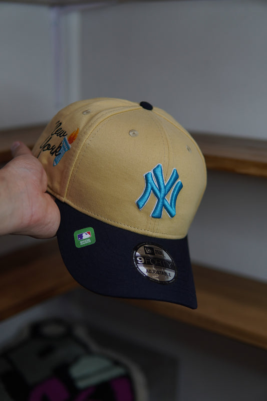 GORRA NEW ERA NEW YORK YANKEES BEIGE Y AZUL MARINO AJUSTABLE