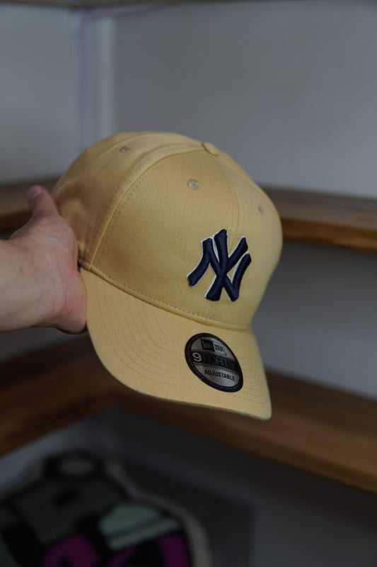 GORRA NEW ERA NEW YORK YANKEES BEIGE AJUSTABLE