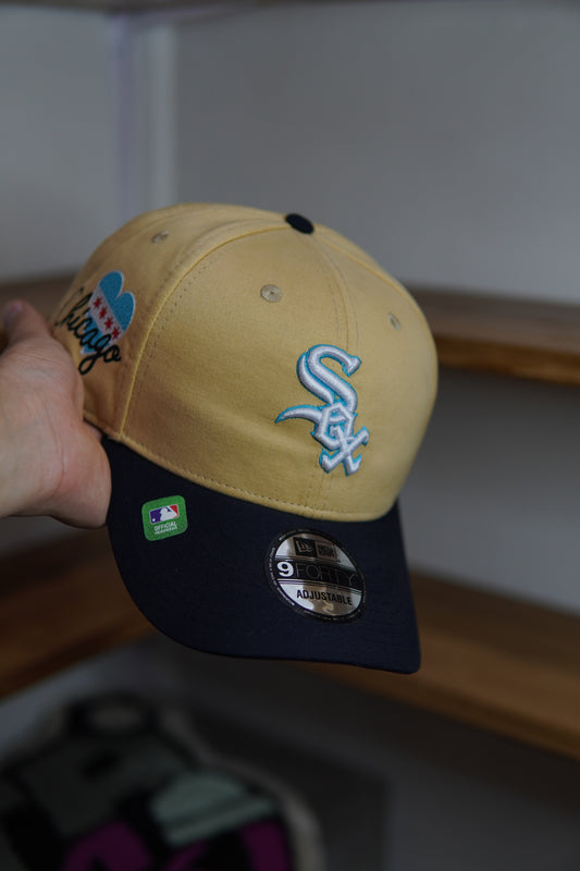 GORRA NEW ERA SOX BEIGE Y AZUL MARINO PARCHE LATERAL AJUSTABLE