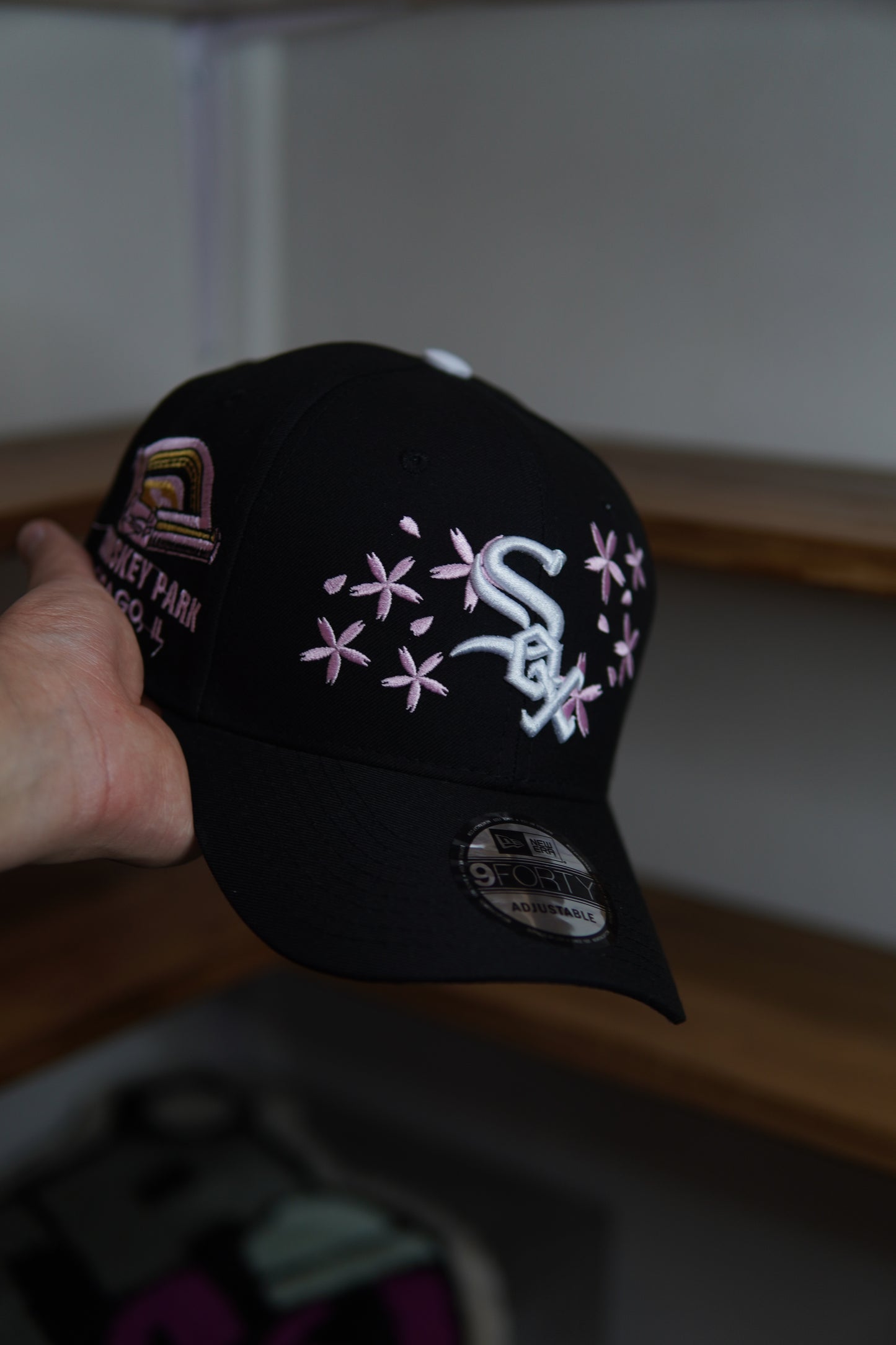 GORRA NEW ERA SOX NEGRA DISEÑO FLORAL AJUSTABLE