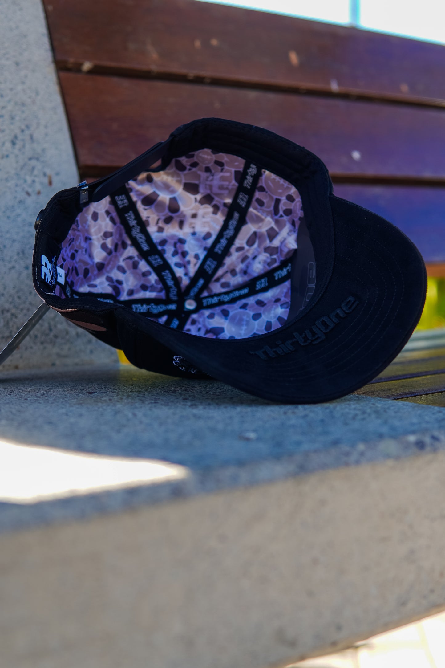 31 Hats - "Oriential Travis Flower” Black MURAKAMI