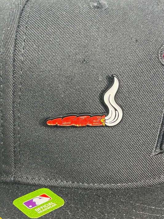 PIN CIGARRO ROJO BRILLANTE