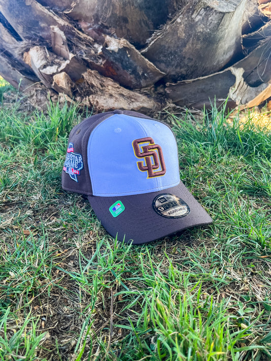 GORRA NEW ERA SAN DIEGO CAFÉ Y BLANCO AJUSTABLE