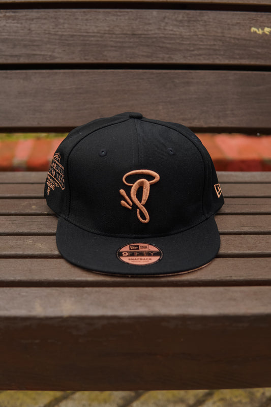 SYNA X NEW ERA 9FIFTY SNAPBACK CAP - BLACK/ROSE GOLD
