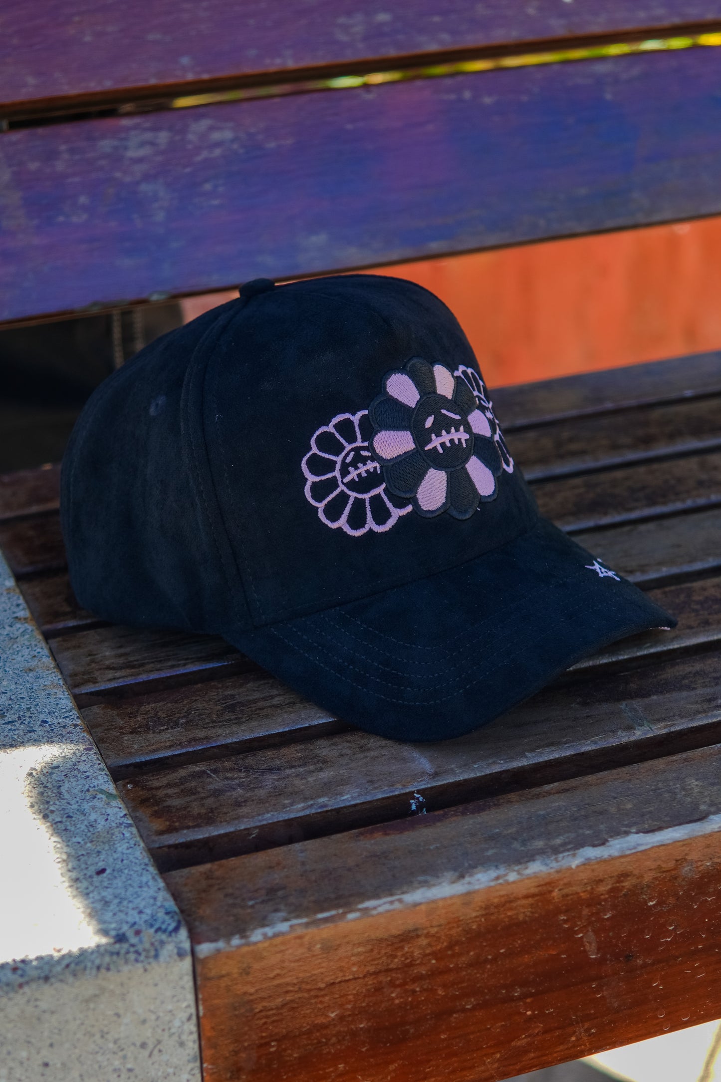 GORRA MURA TRAVIS NEGRA DISEÑO ROSA AJUSTABLE