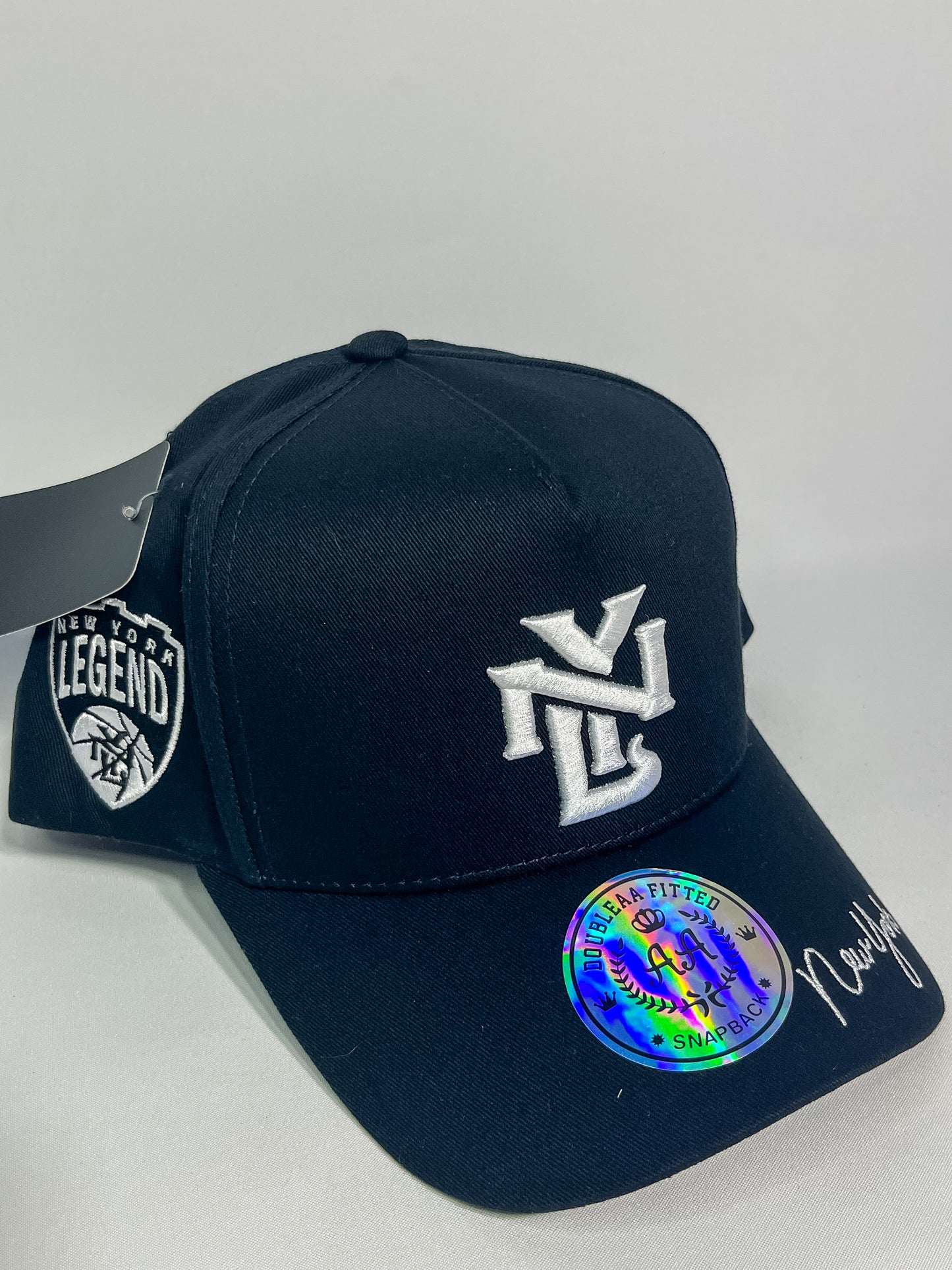 GORRA DOUBLE AA NY FITTED BLACK PARCHE LATERAL