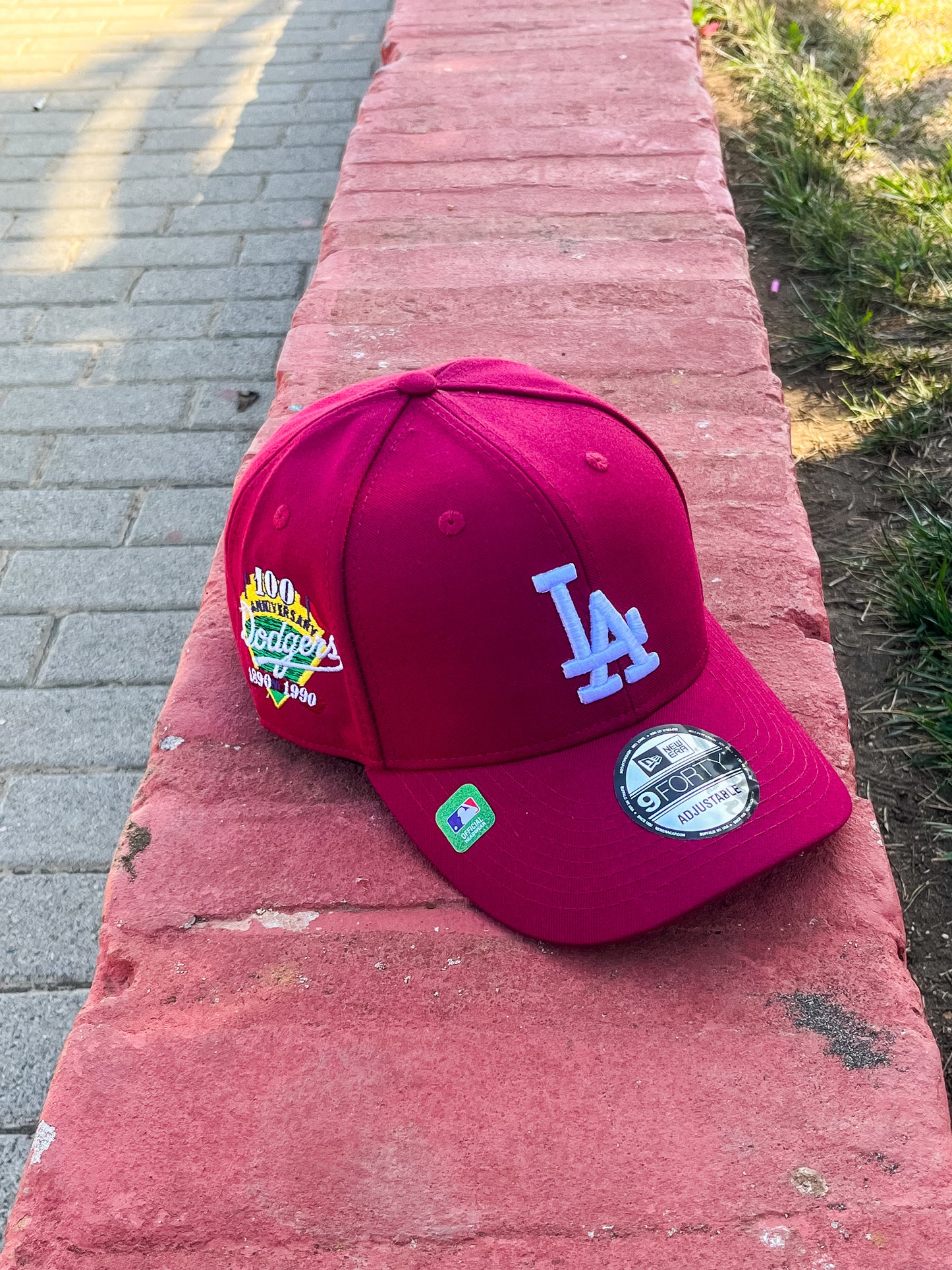GORRA NEW ERA LOS ANGELES DODGERS BURDEOS PARCHE LATERAL AJUSTABLE