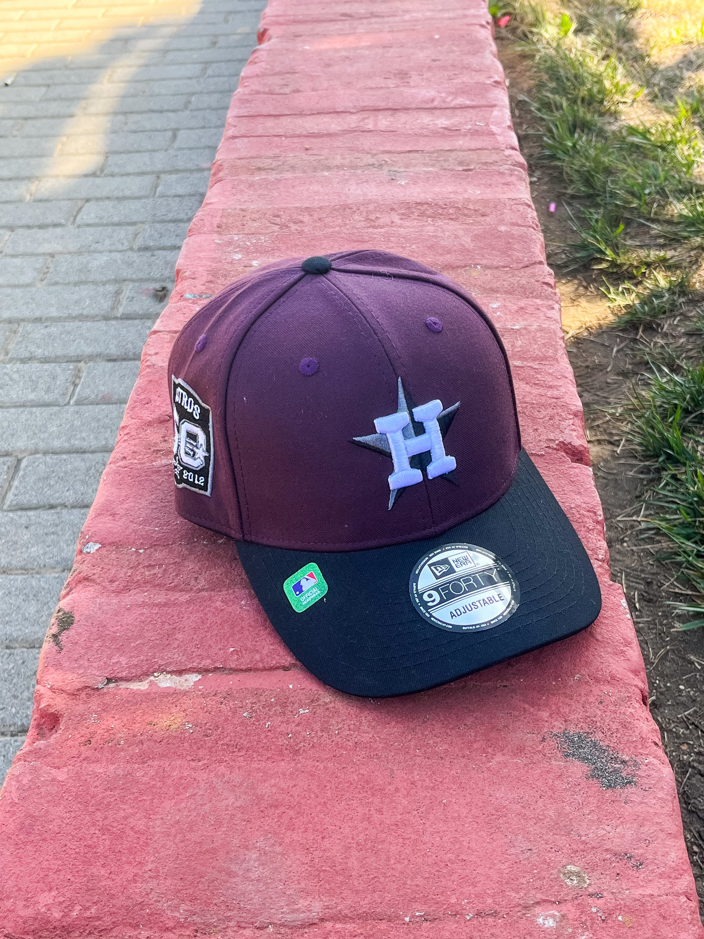 GORRA NEW ERA HOUSTON ASTROS BURDEOS Y NEGRO PARCHE LATERAL AJUSTABLE