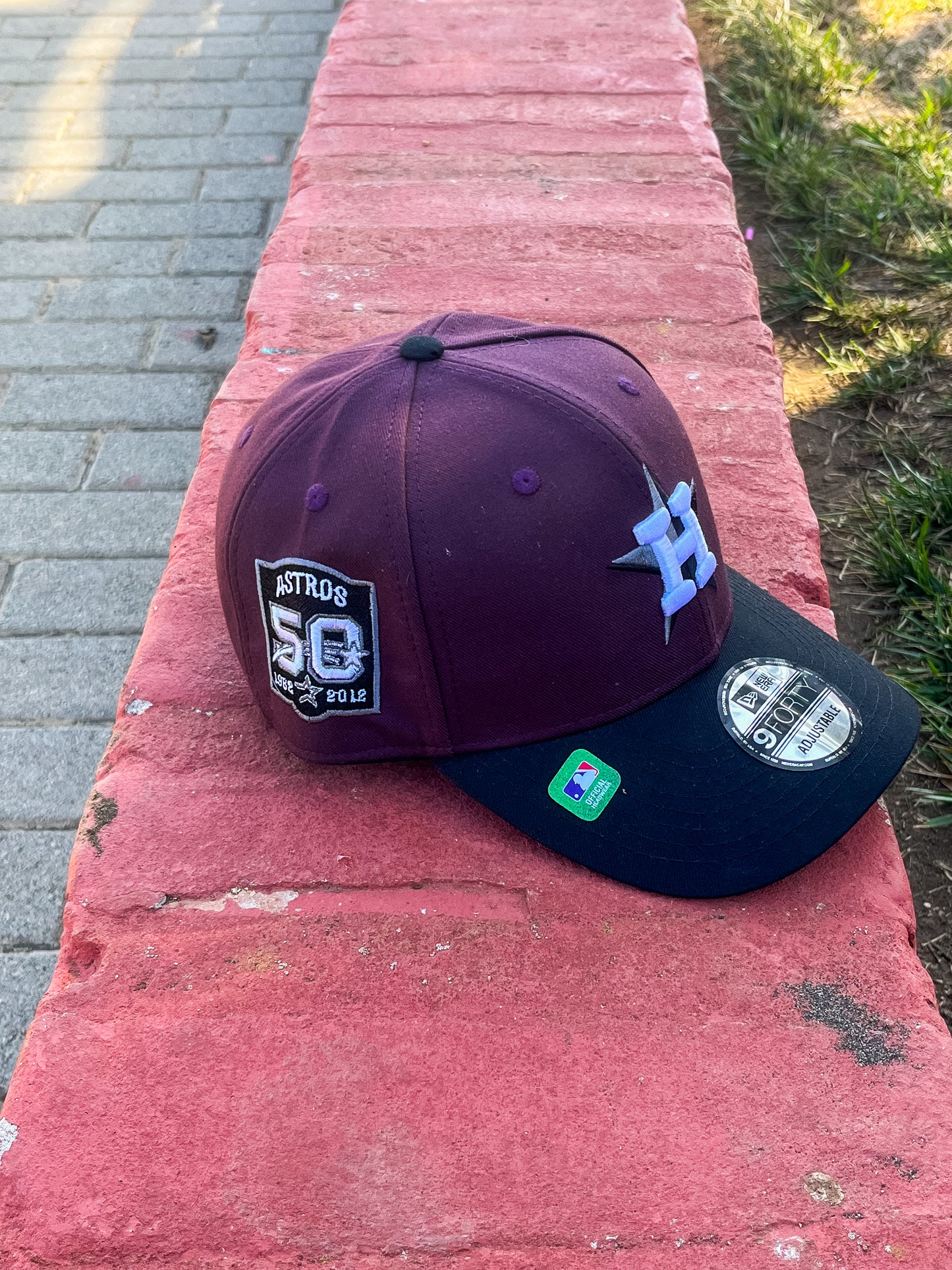 GORRA NEW ERA HOUSTON ASTROS BURDEOS Y NEGRO PARCHE LATERAL AJUSTABLE