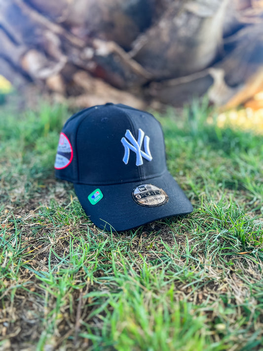 GORRA NEW ERA NEW YORK YANKEES BLACK PARCHE LATERAL AJUSTABLE