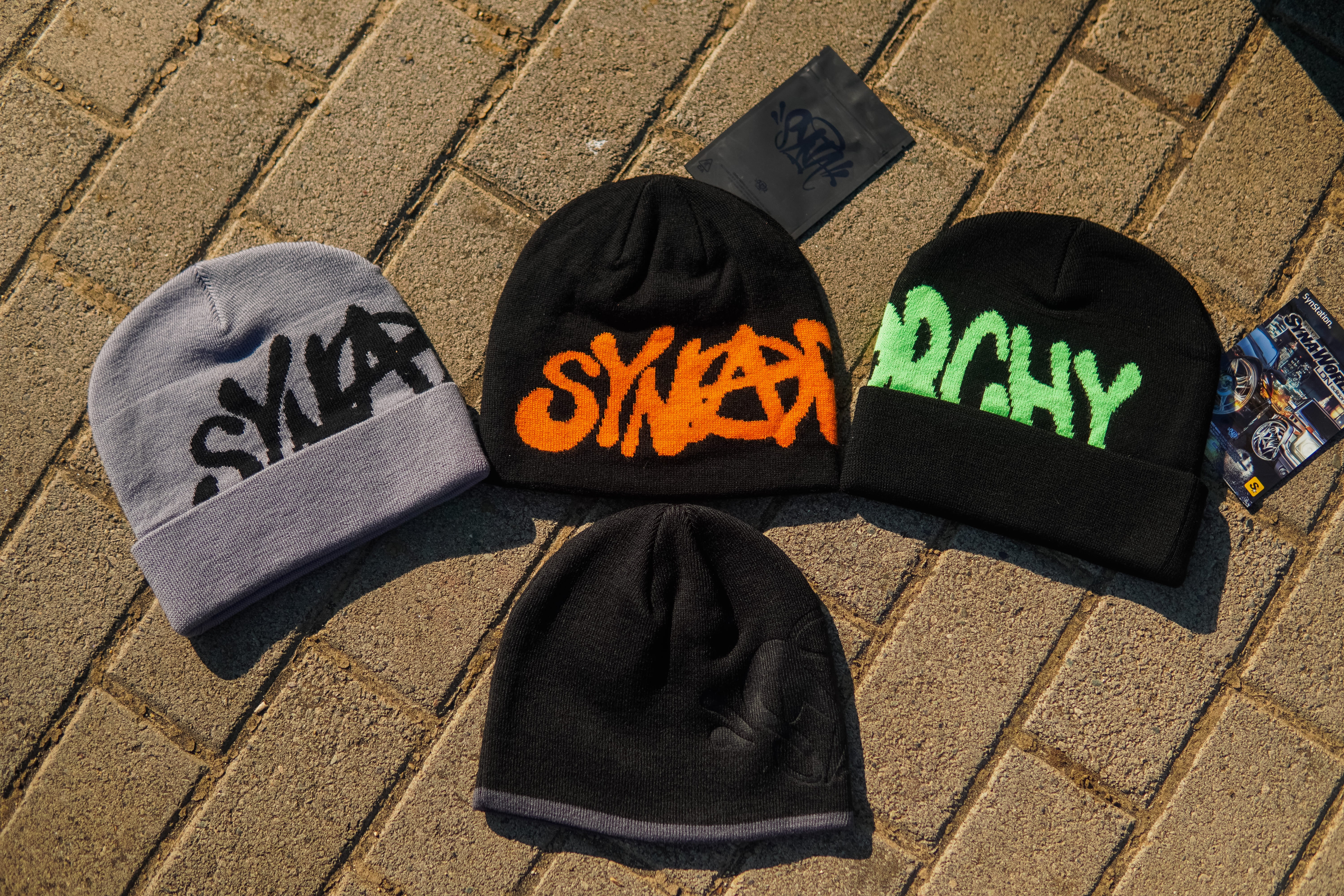 BEANIE BLACK AND GREEN ORIGINAL SYNA WORLD ❄️ – Mi tienda